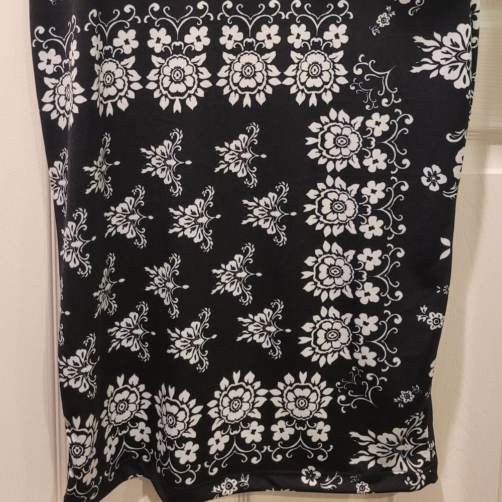 Ruched floral pattern pencil skirt